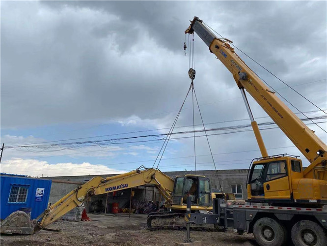 独山子区25吨吊车的工作半径是多少？