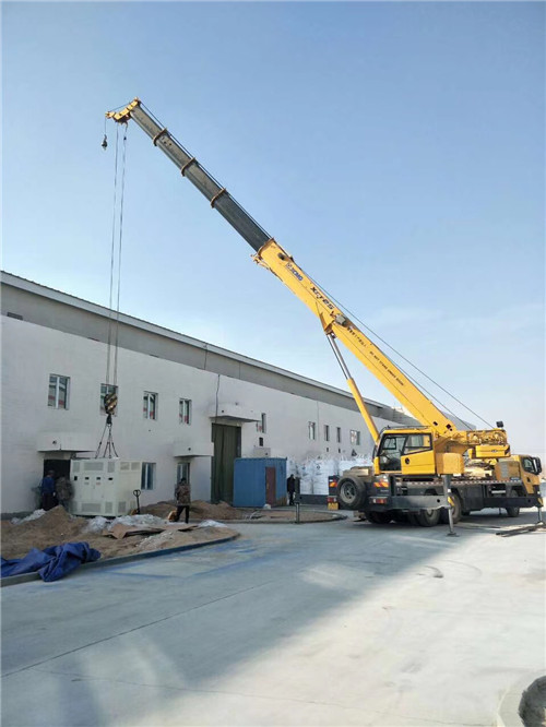 独山子区“超载就喊停”—— 吊车的 “重量保镖” 技术