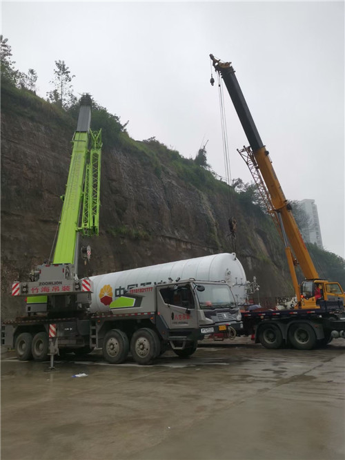 独山子区“不怕风雨冻”—— 吊车的 “恶劣环境适应” 技术