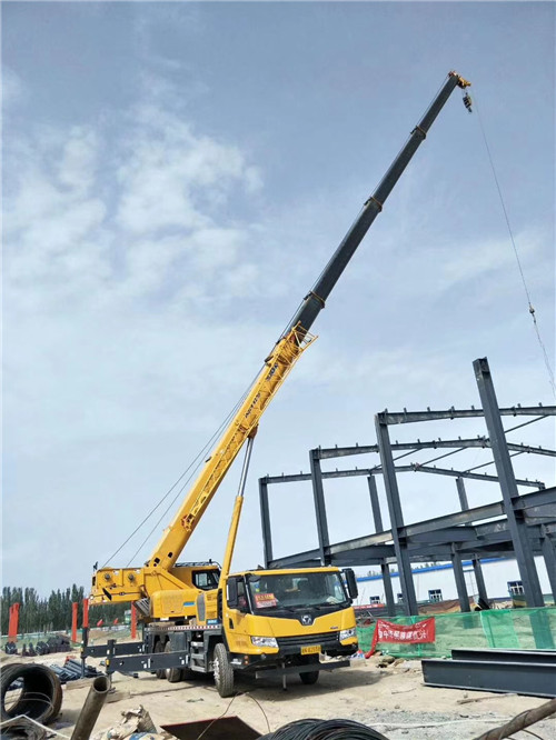 独山子区超高层建筑钢结构吊装案例